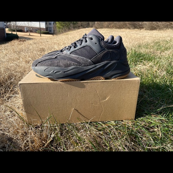 Yeezy 700 utility black main image 7